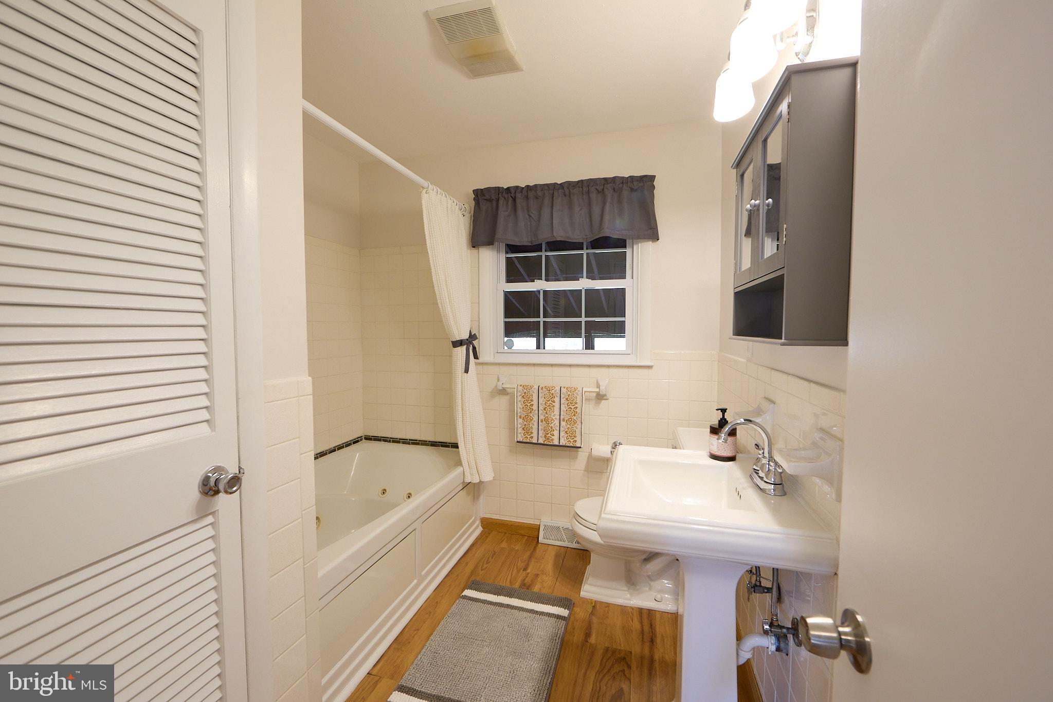 914 Quail Lane Newark, DE 19711 - Photo 14 of 27 Charming bathroom with classic touches.