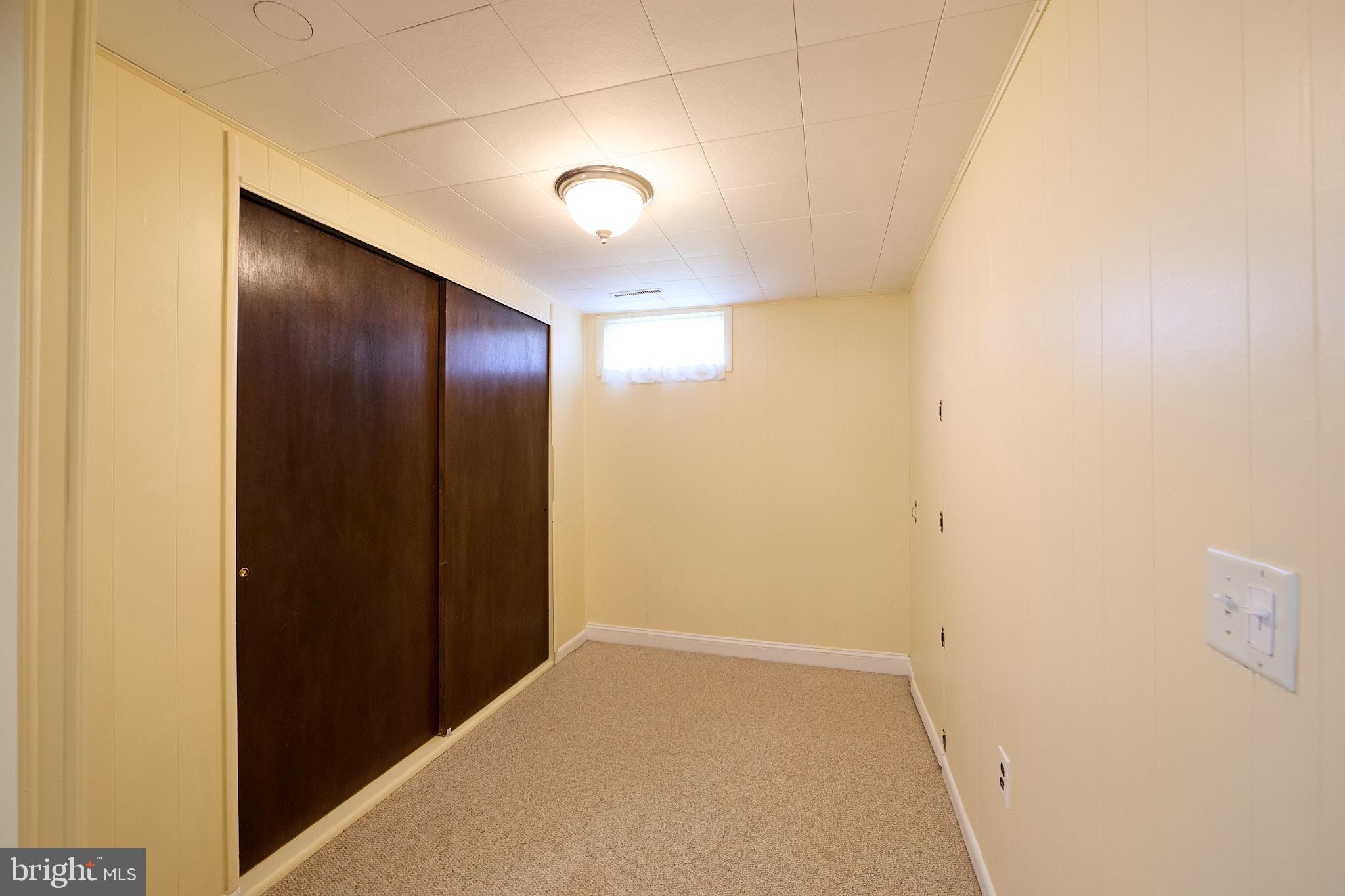 914 Quail Lane Newark, DE 19711 - Photo 16 of 27 Bright and spacious versatile room awaits you.