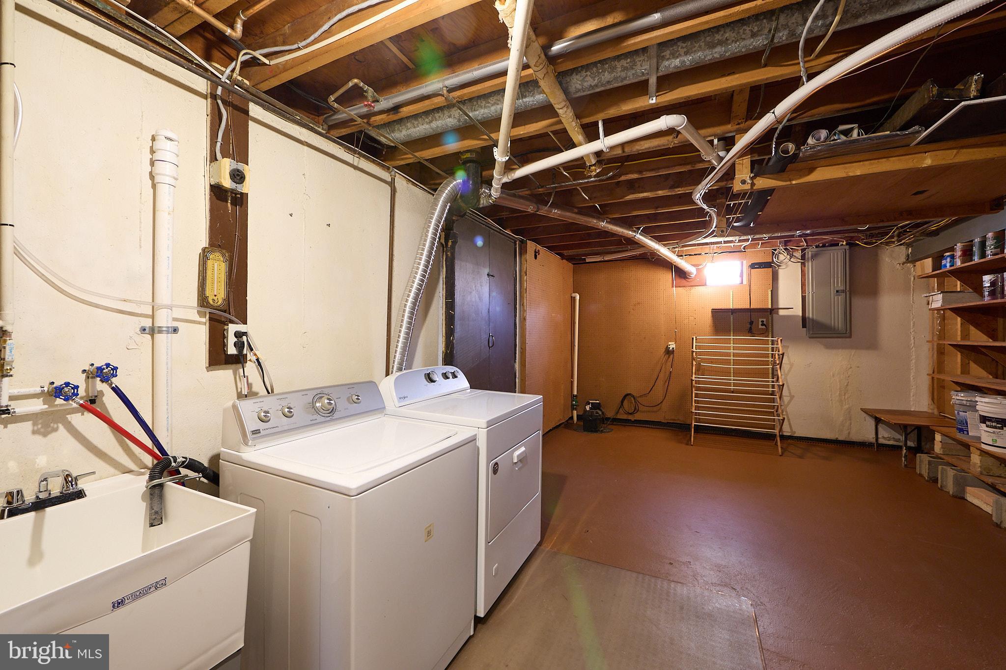 914 Quail Lane Newark, DE 19711 - Photo 18 of 27 Spacious basement laundry area with utility fea...