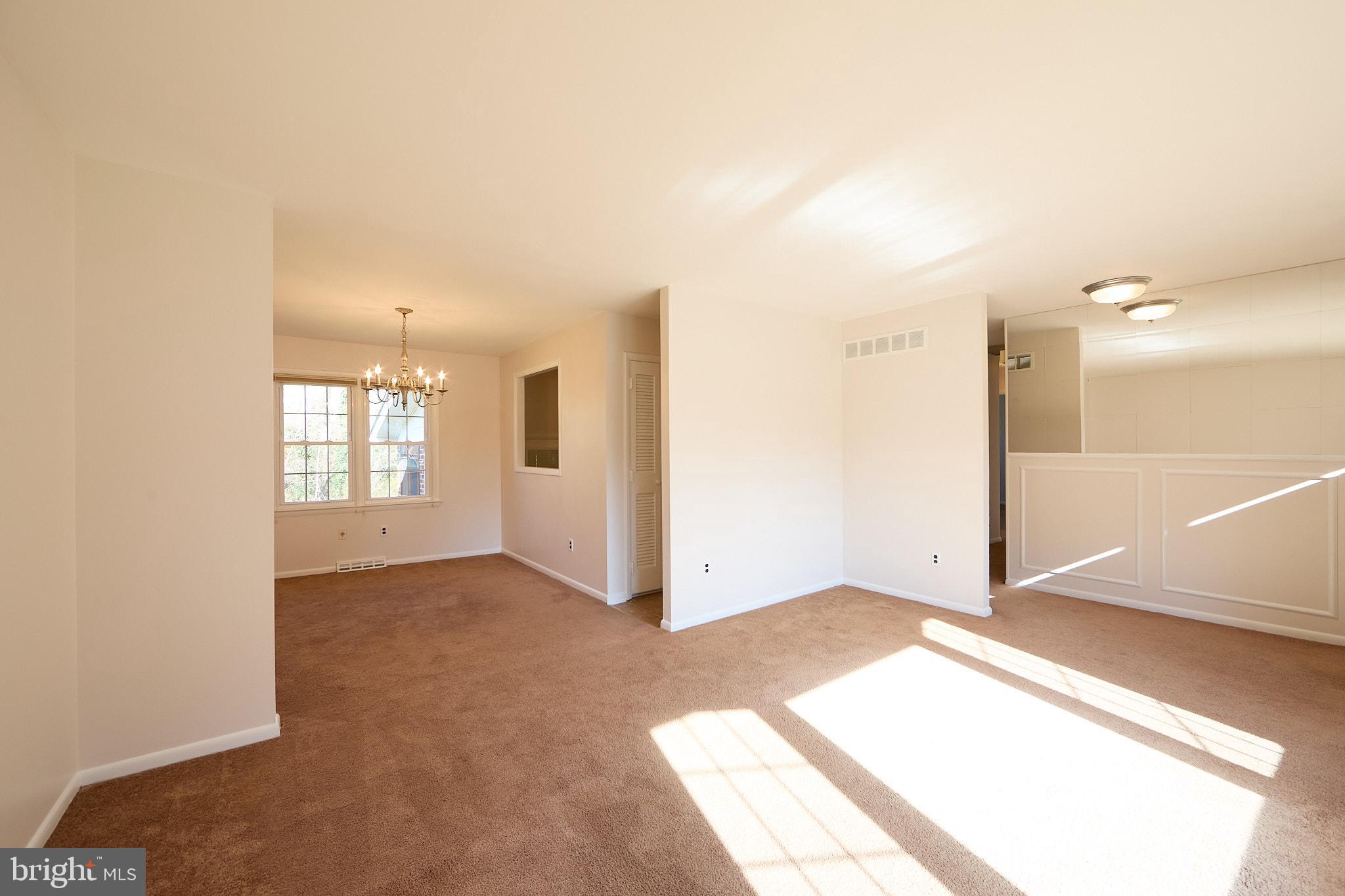 914 Quail Lane Newark, DE 19711 - Photo 6 of 27 Bright and airy open living space.