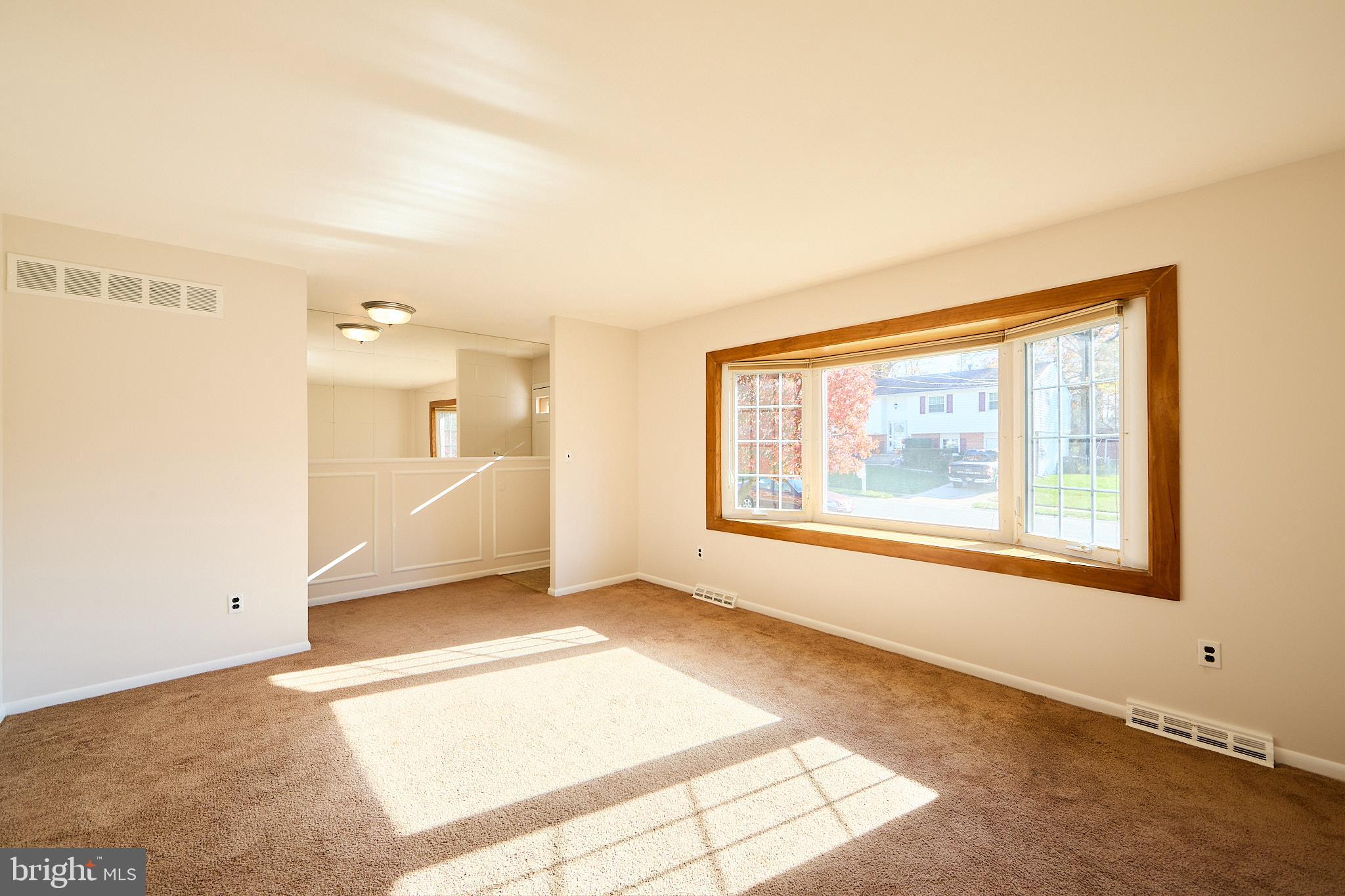 914 Quail Lane Newark, DE 19711 - Photo 7 of 27 Bright and airy living space with large windows.