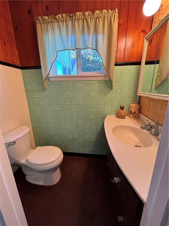 603 7th Avenue Coraopolis, PA 15108 - Photo 9 of 13 a bathroom with a sink and a toilet