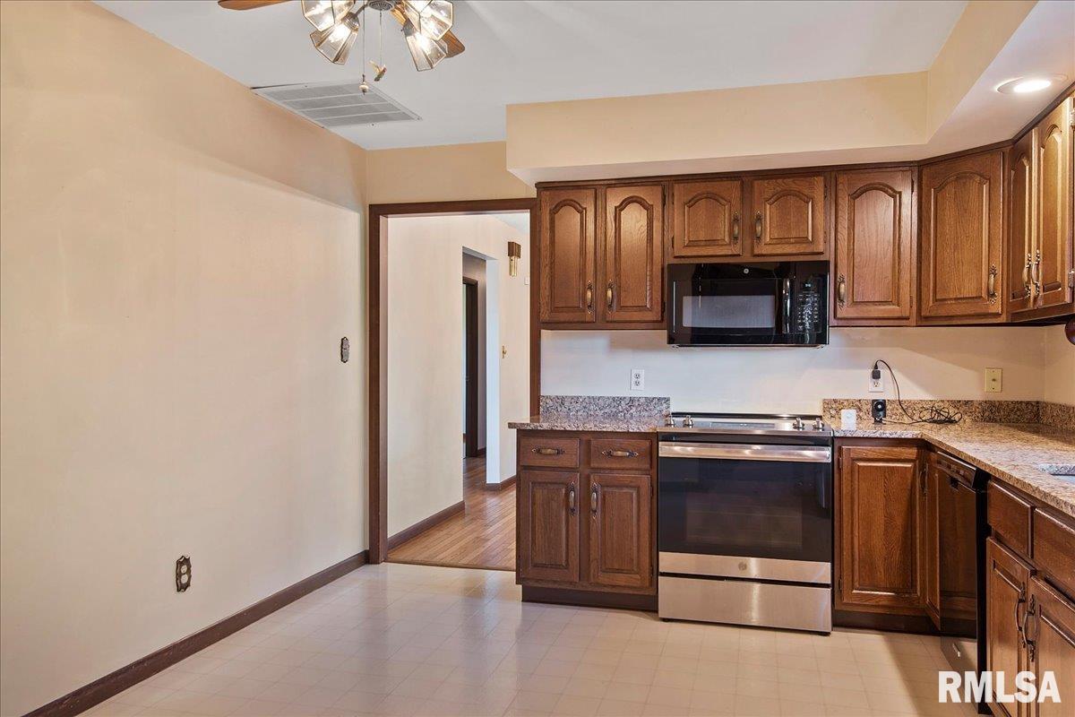 2 Settlers Lane Springfield, IL 62707 - Photo 14 of 40