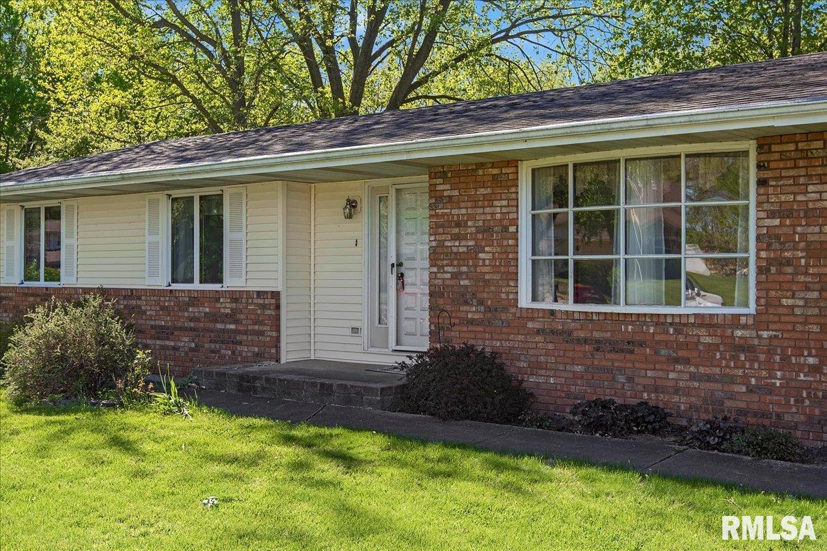 2 Settlers Lane Springfield, IL 62707 - Photo 4 of 40