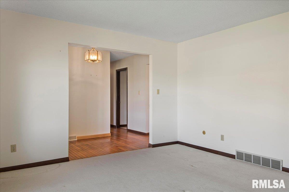 2 Settlers Lane Springfield, IL 62707 - Photo 8 of 40