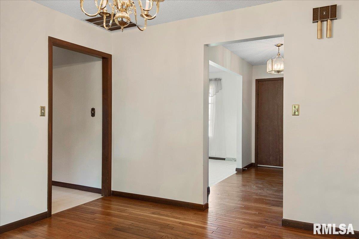 2 Settlers Lane Springfield, IL 62707 - Photo 10 of 40