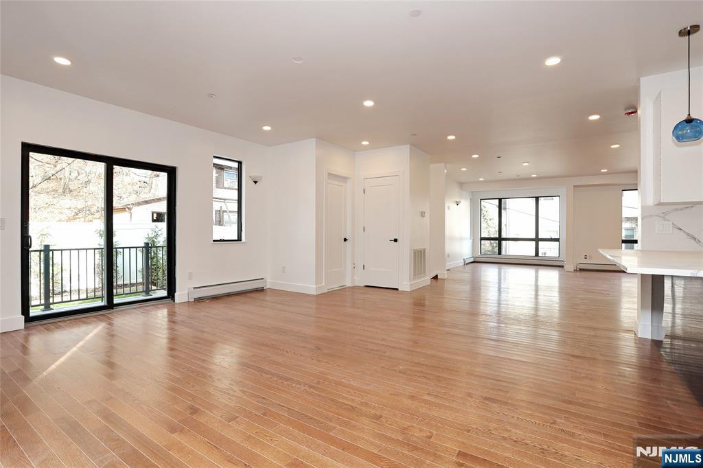 1456 River Road Edgewater, NJ 07020 - Photo 11 of 38