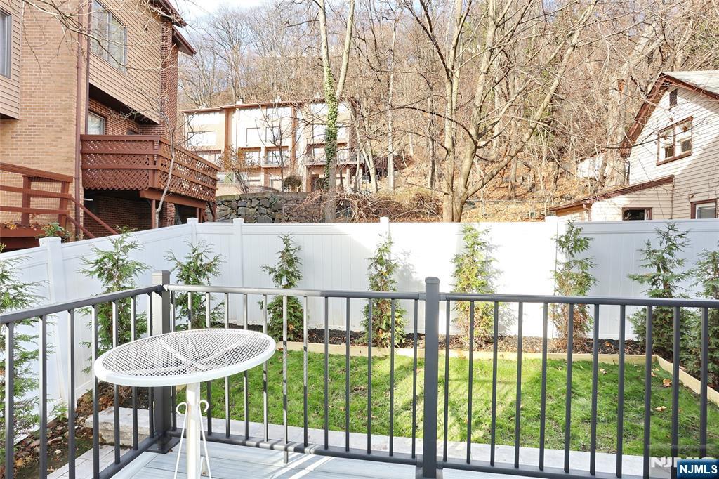 1456 River Road Edgewater, NJ 07020 - Photo 12 of 38