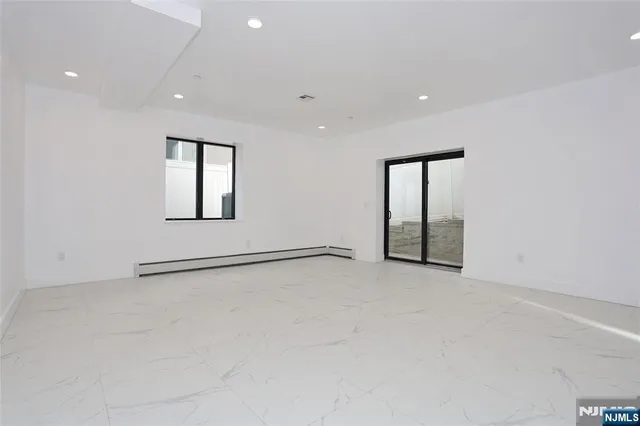 $13,500 | 1456 River Road, Edgewater, NJ 07020