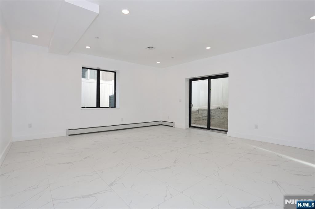 1456 River Road Edgewater, NJ 07020 - Photo 14 of 38