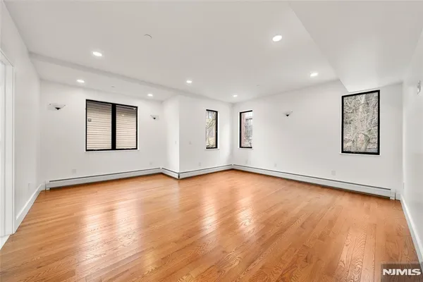 $11,000 | 1456 River Road, Unit B, Edgewater, NJ 07020