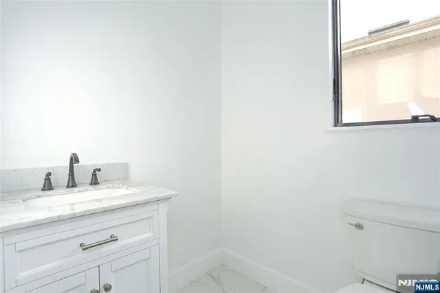 $13,500 | 1456 River Road, Edgewater, NJ 07020