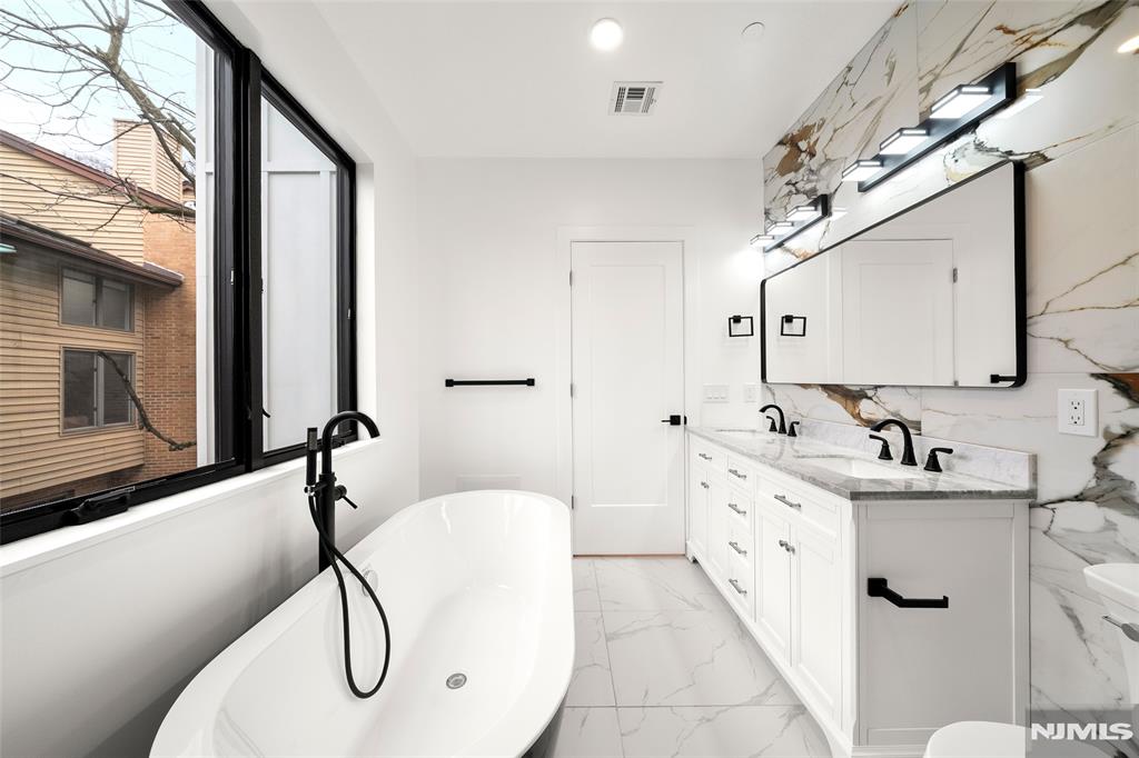 1456 River Road, Unit B Edgewater, NJ 07020 - Photo 18 of 38