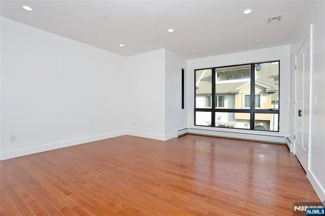 $13,500 | 1456 River Road, Edgewater, NJ 07020