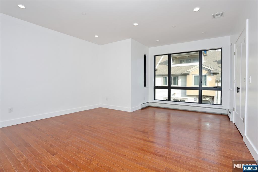 1456 River Road Edgewater, NJ 07020 - Photo 18 of 38