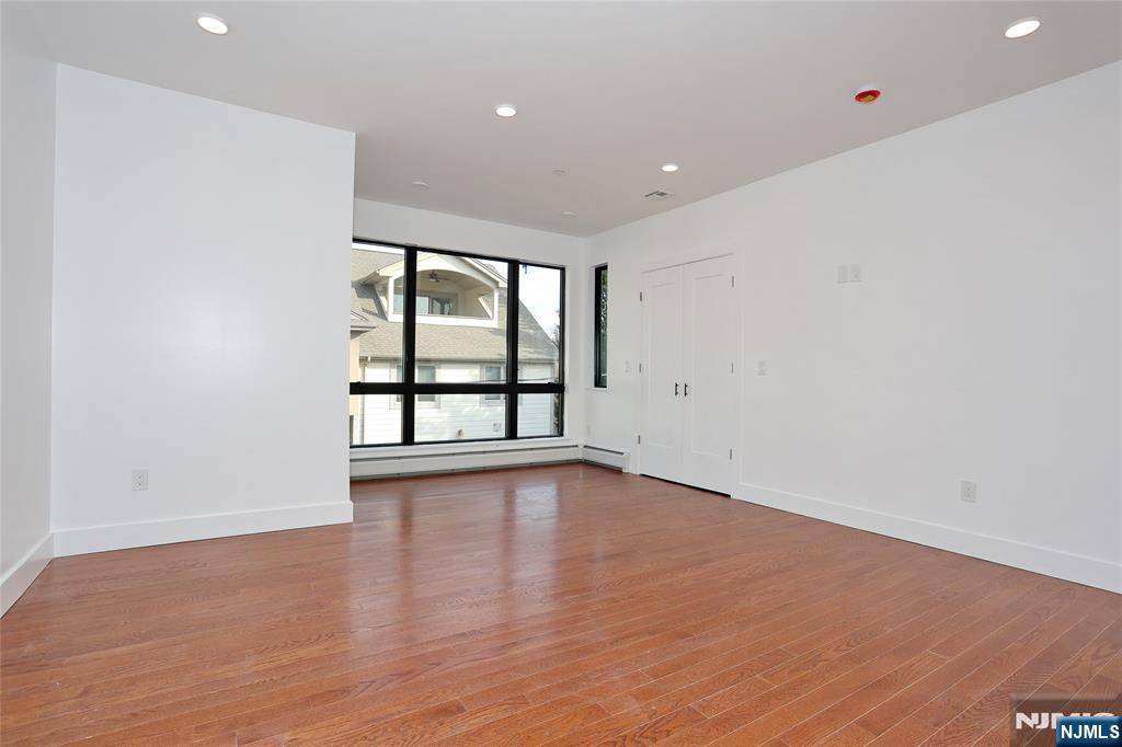 1456 River Road Edgewater, NJ 07020 - Photo 19 of 38