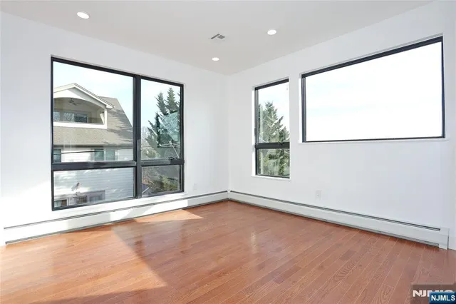 $13,500 | 1456 River Road, Edgewater, NJ 07020