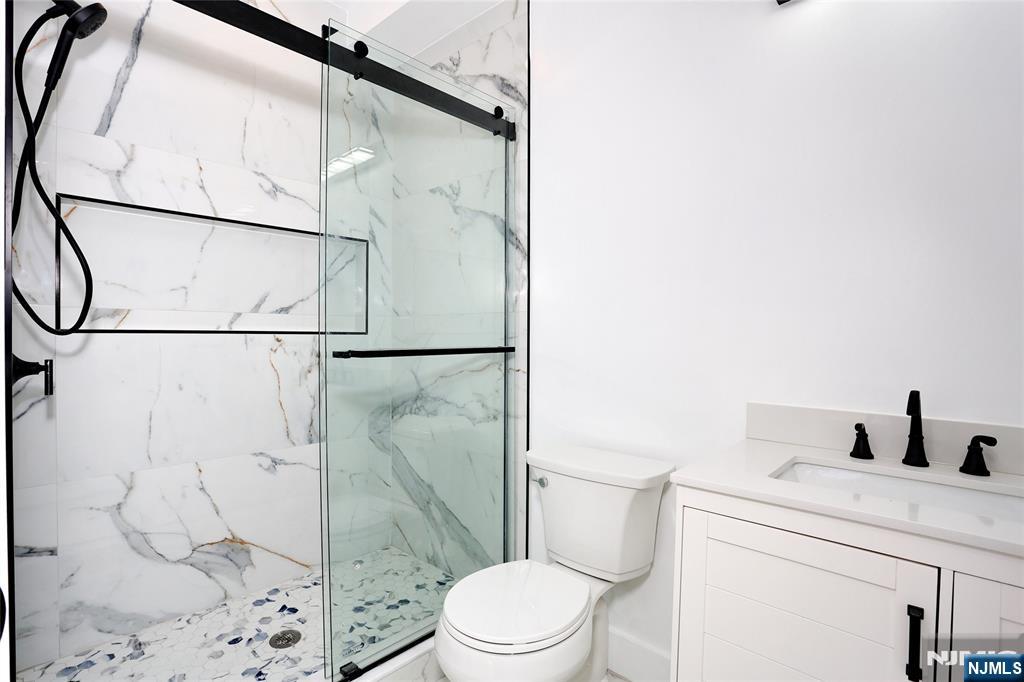 1456 River Road Edgewater, NJ 07020 - Photo 25 of 38