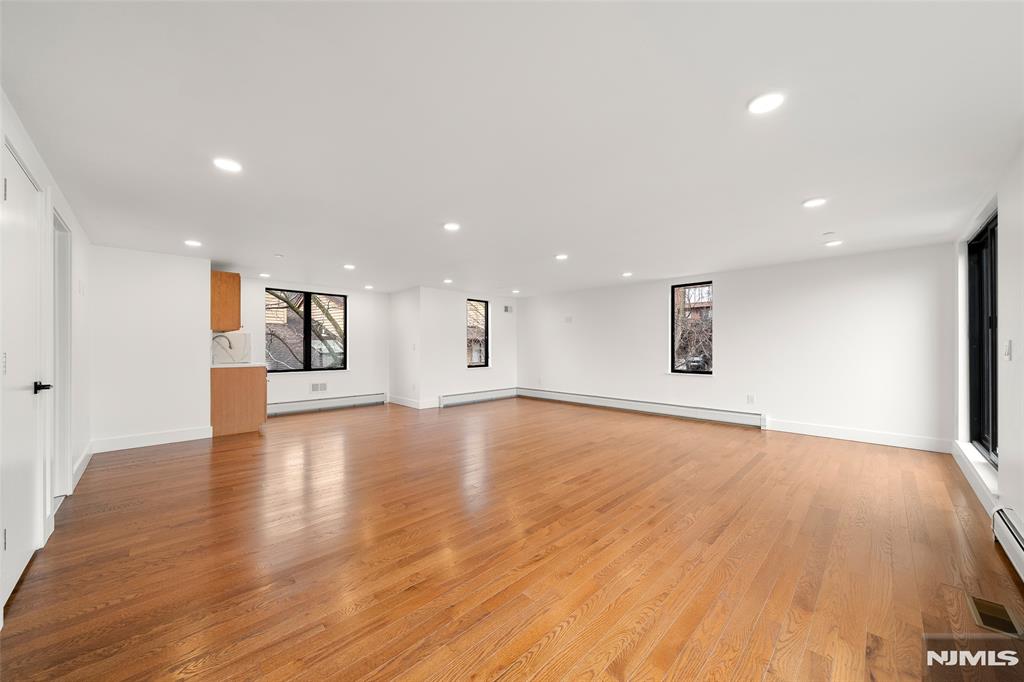 1456 River Road, Unit B Edgewater, NJ 07020 - Photo 27 of 38