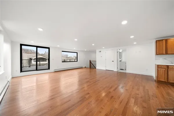 $11,000 | 1456 River Road, Unit B, Edgewater, NJ 07020