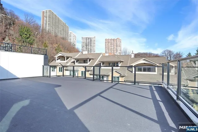 $13,500 | 1456 River Road, Edgewater, NJ 07020