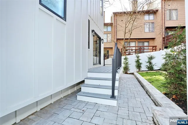 $13,500 | 1456 River Road, Edgewater, NJ 07020