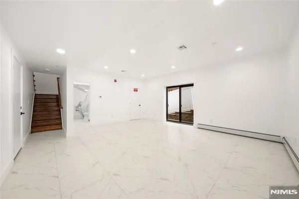 $11,000 | 1456 River Road, Unit B, Edgewater, NJ 07020