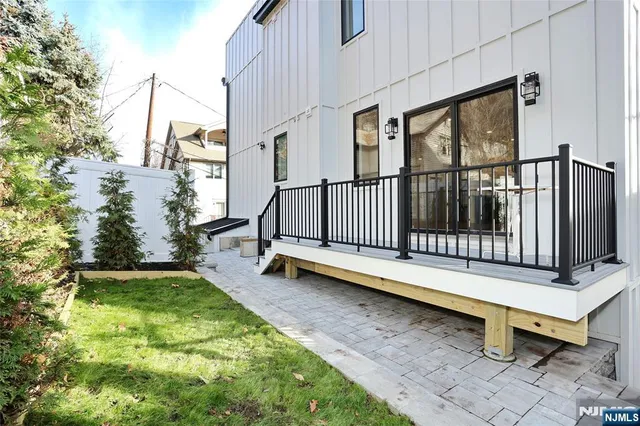 $13,500 | 1456 River Road, Edgewater, NJ 07020