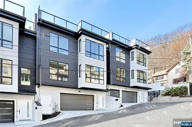 $13,500 | 1456 River Road, Edgewater, NJ 07020