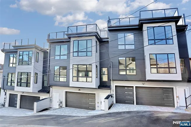 $13,500 | 1456 River Road, Edgewater, NJ 07020