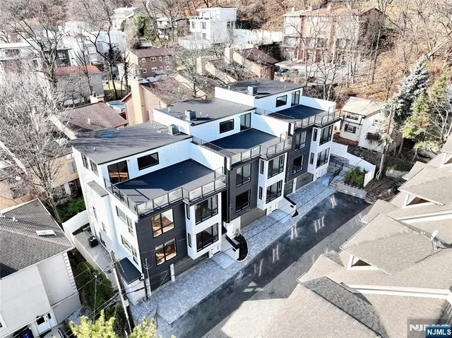 $13,500 | 1456 River Road, Edgewater, NJ 07020