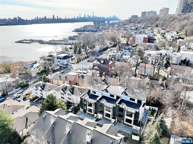 $13,500 | 1456 River Road, Edgewater, NJ 07020