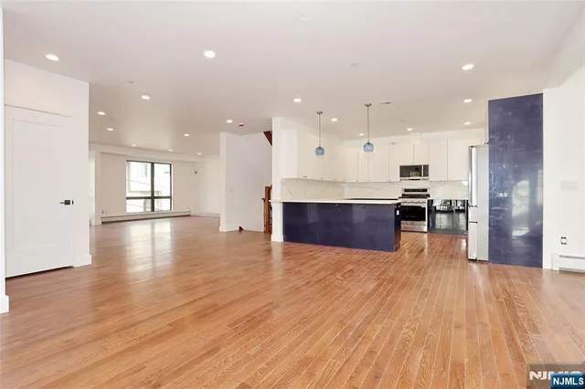 $13,500 | 1456 River Road, Edgewater, NJ 07020