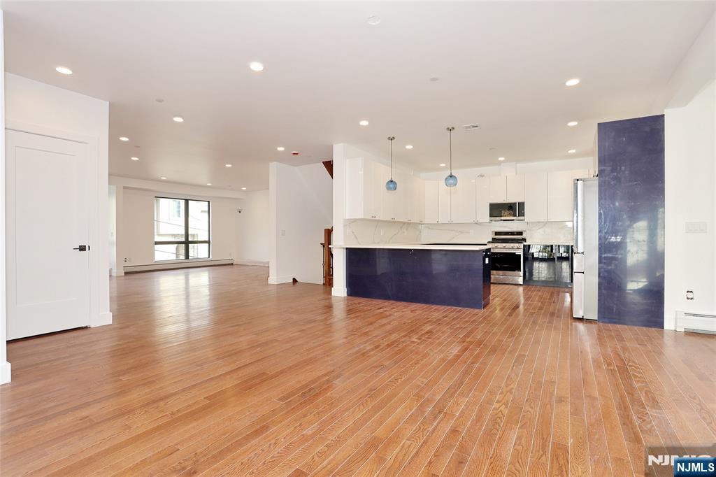 1456 River Road Edgewater, NJ 07020 - Photo 8 of 38