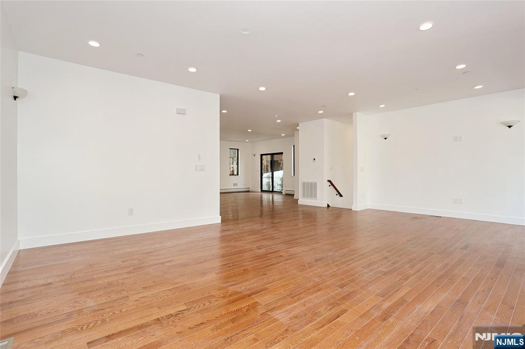 1456 River Road Edgewater, NJ 07020 - Photo 10 of 38