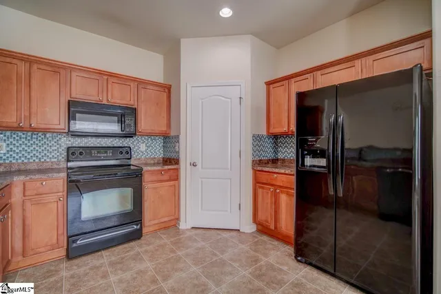 $2,100 | 704 Center Road, Taylors, SC 29687