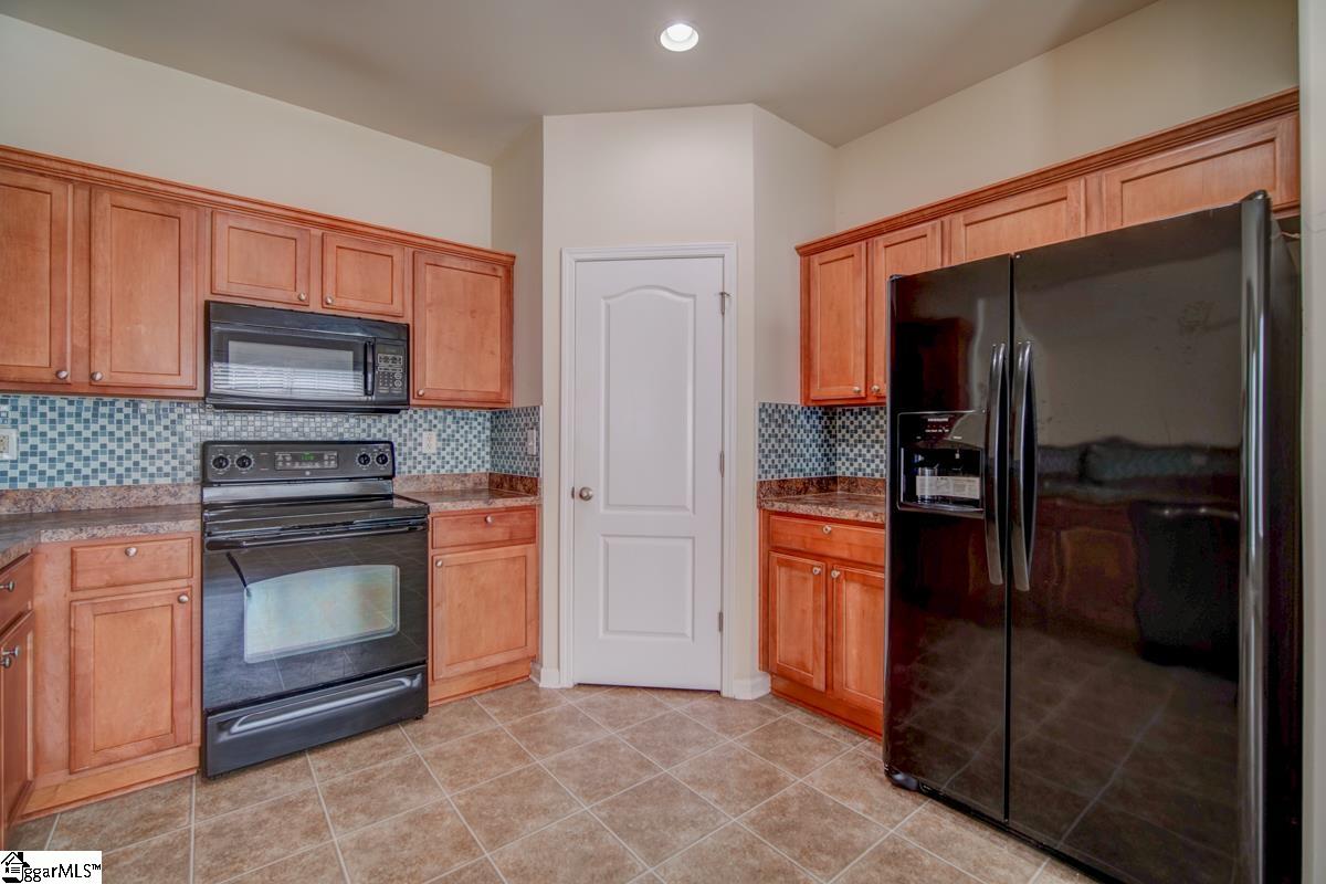 704 Center Road Taylors, SC 29687 - Photo 18 of 37