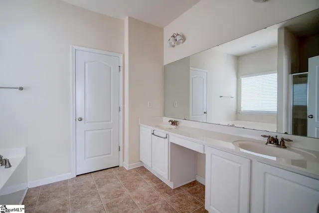 $2,100 | 704 Center Road, Taylors, SC 29687