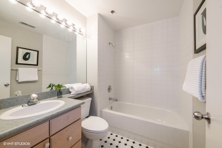616 West Fulton Street, Unit 219 Chicago, IL 60661 - Photo 15 of 18