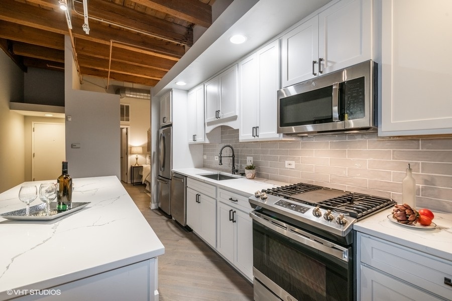616 West Fulton Street, Unit 219 Chicago, IL 60661 - Photo 3 of 18