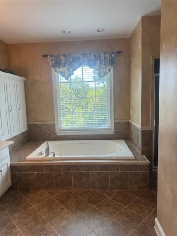 865 Morgan Valley Road Rockmart, GA 30153 - Photo 17 of 30 a bathroom with a bathtub and a window