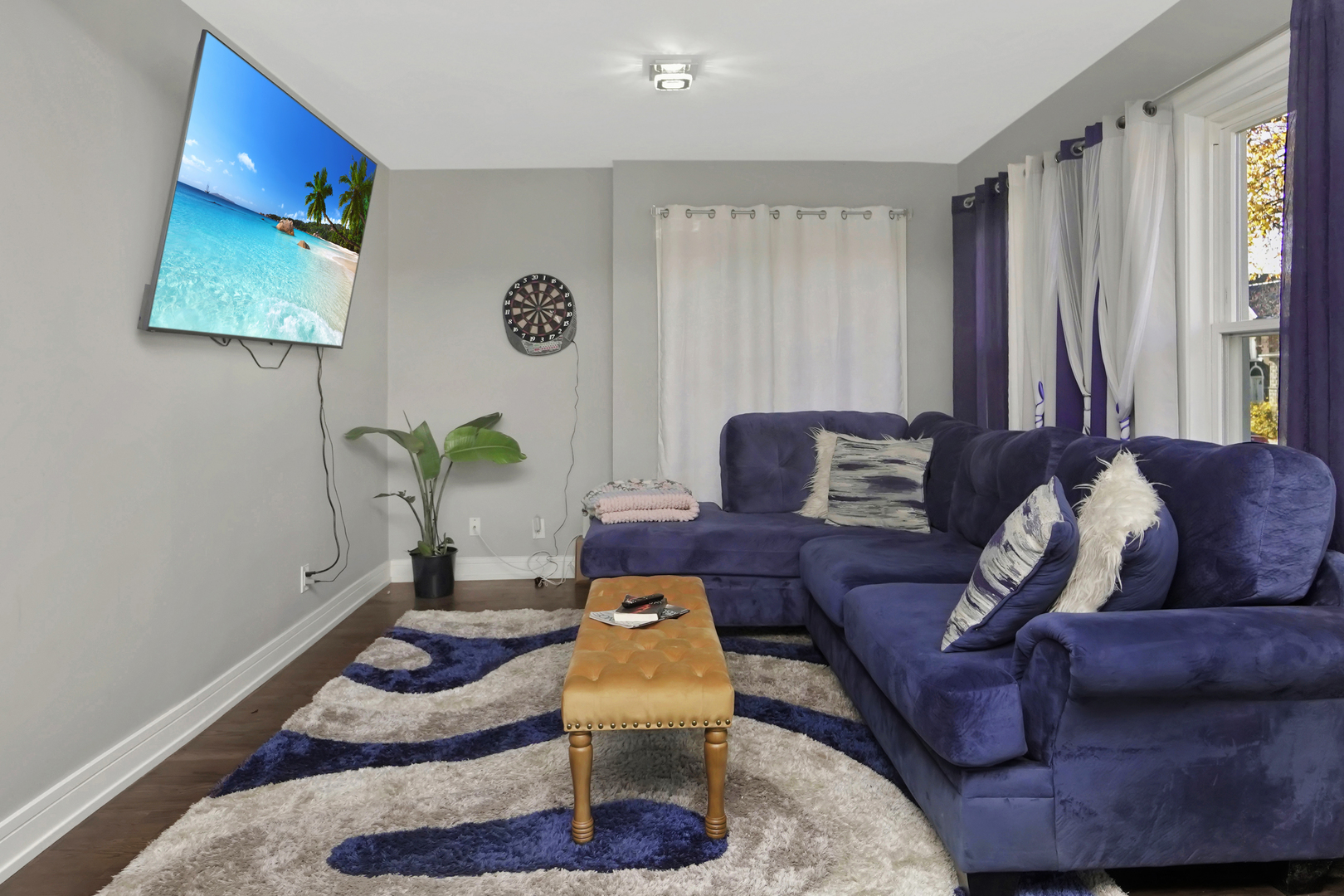 7801 South Ada Street Chicago, IL 60620 - Photo 4 of 7 a living room with furniture flowerpot and window