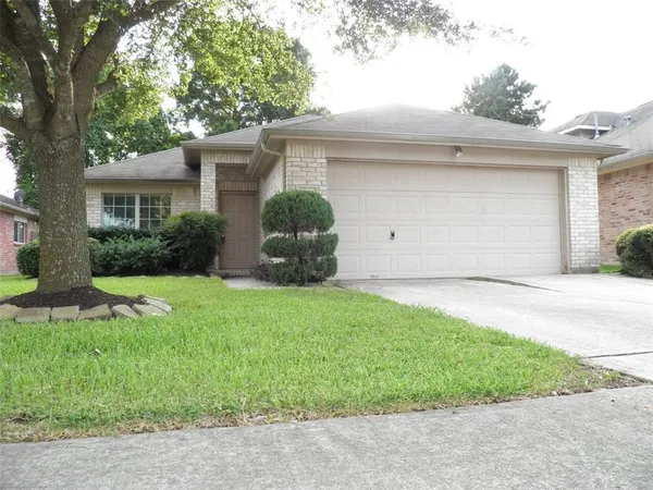 front view of house with a yard