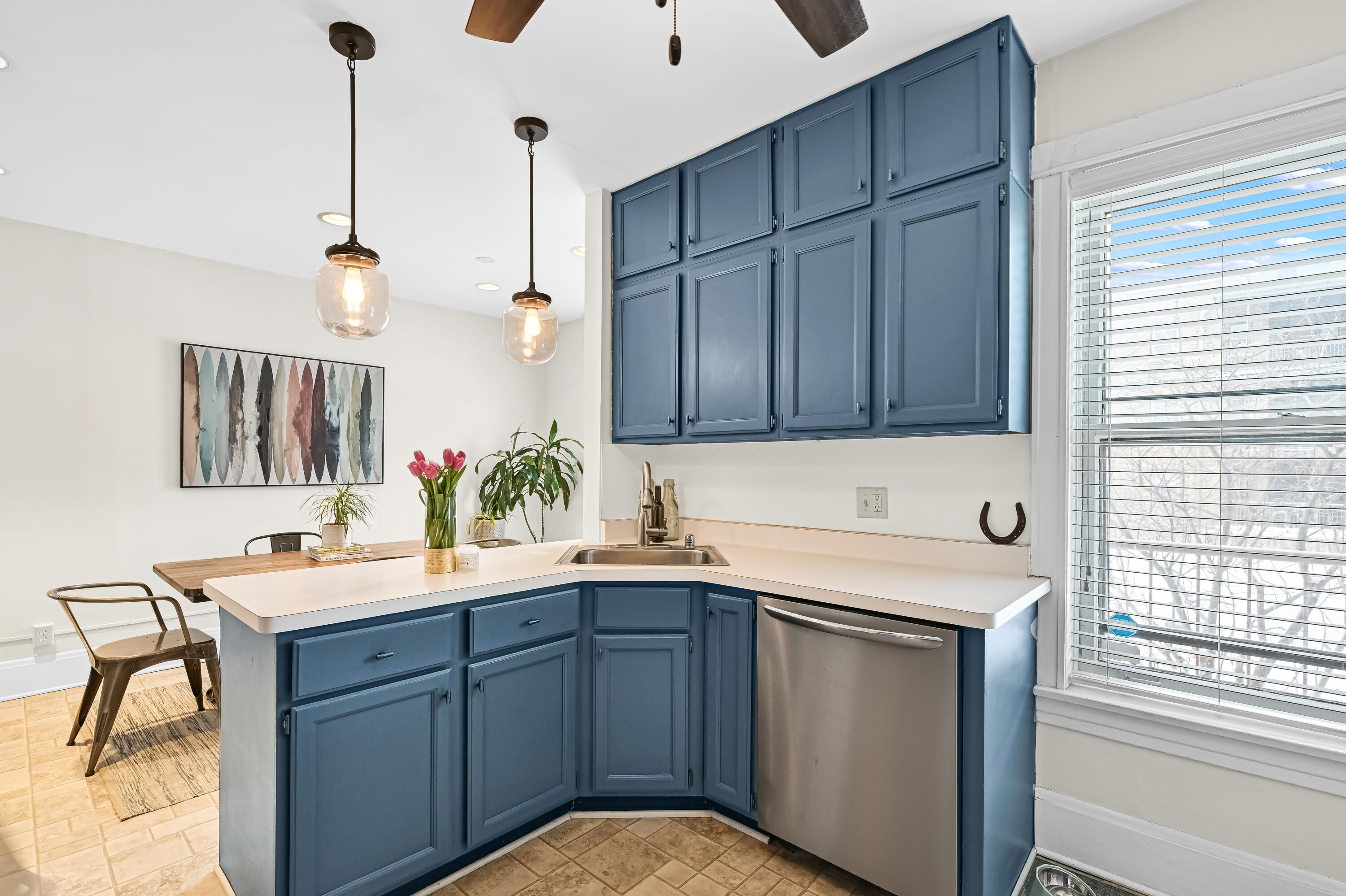 2527 North Stowell Avenue, Unit 1 Milwaukee, WI 53211 - Photo 7 of 36 Lots of light!