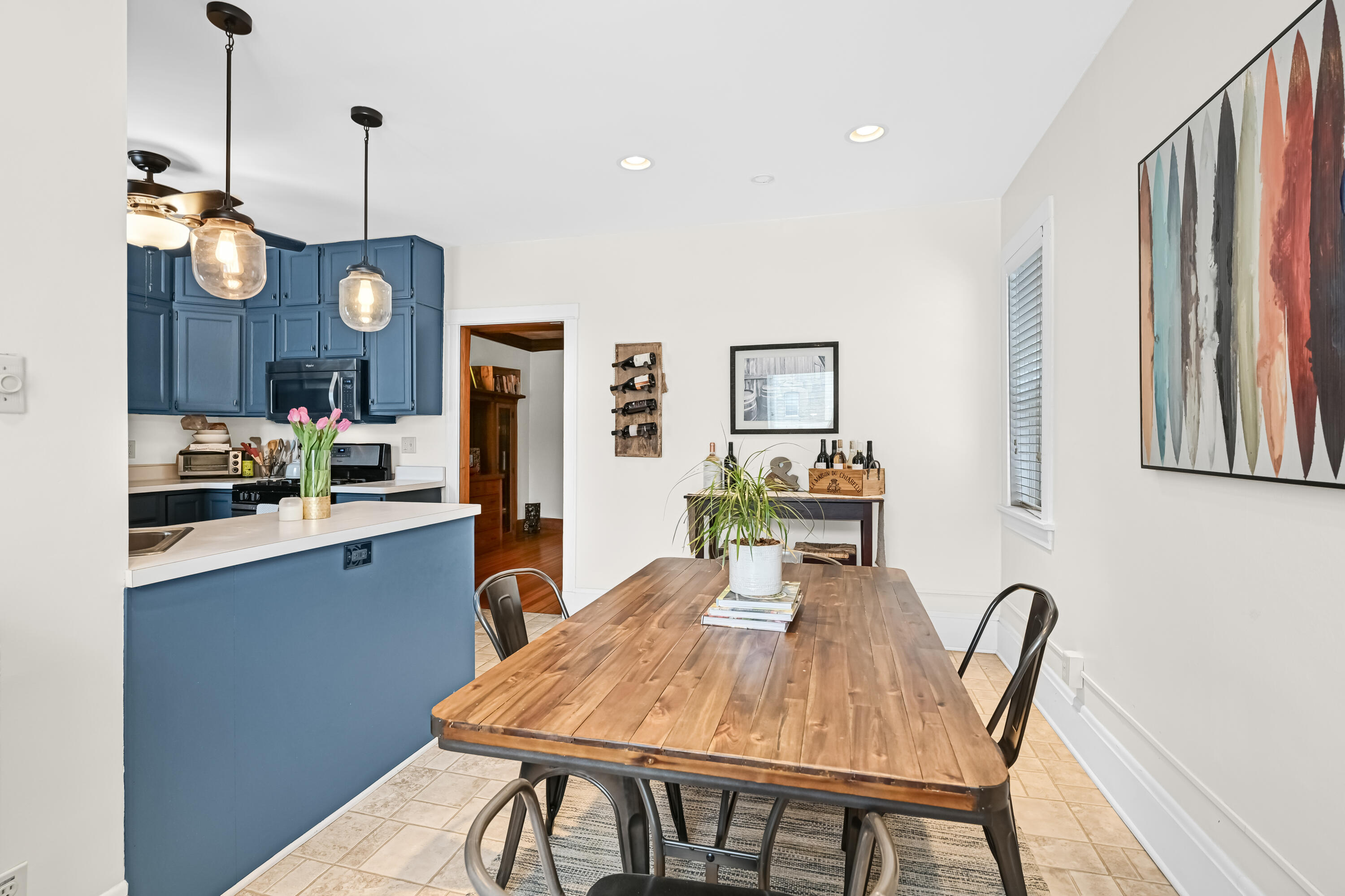 2527 North Stowell Avenue, Unit 1 Milwaukee, WI 53211 - Photo 8 of 36 Eat-in or family room?