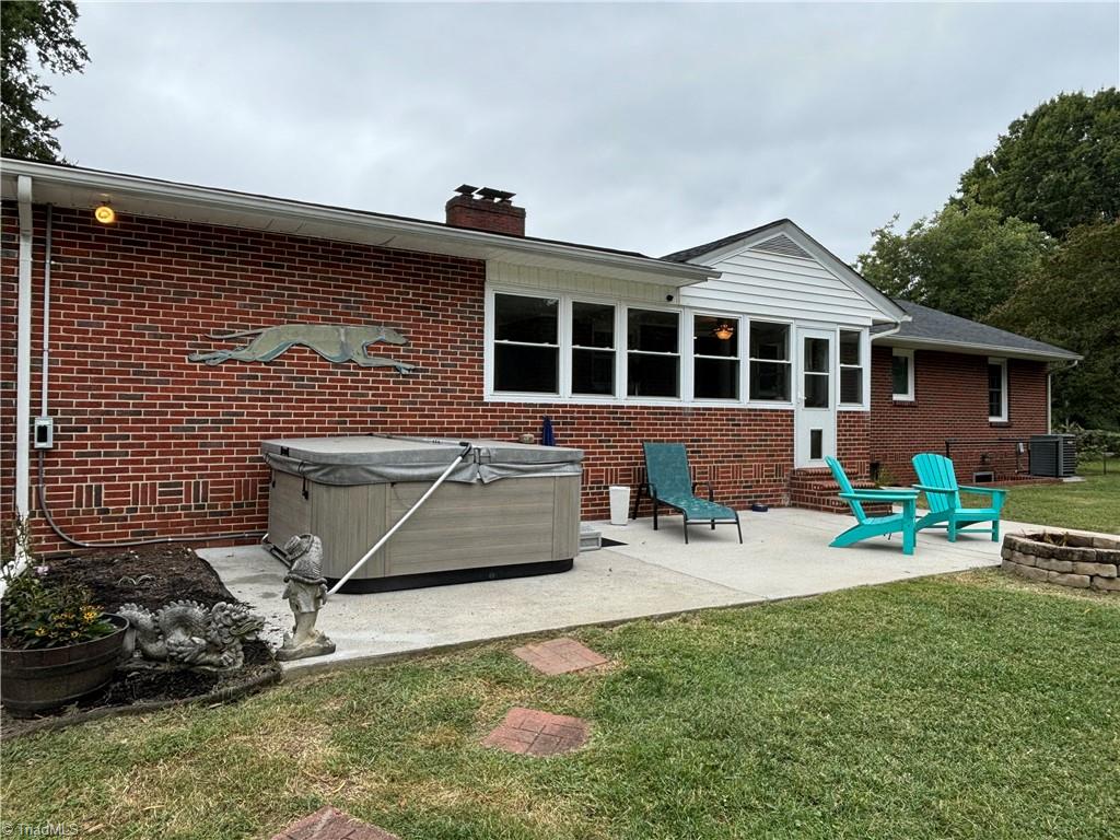1875 Darwick Road Winston-Salem, NC 27127 - Photo 2 of 30 Gallery Image 2