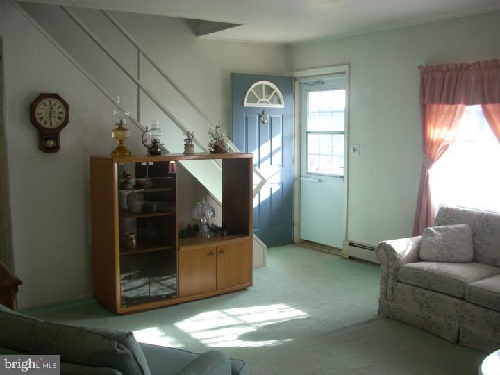 23 Calicobush Road Levittown, PA 19057 - Photo 4 of 14 Living Room