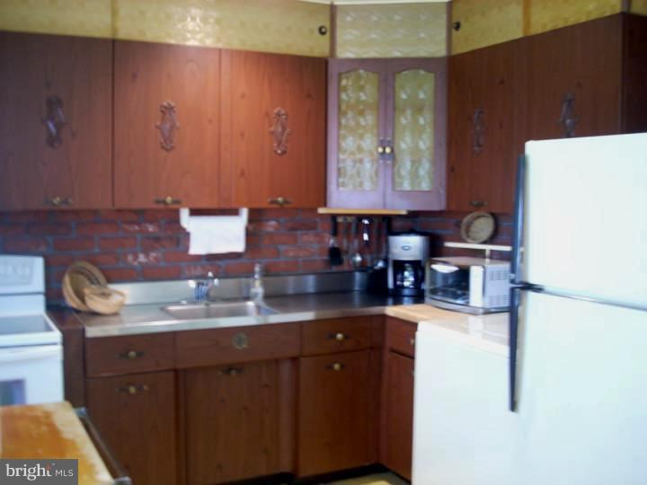 23 Calicobush Road Levittown, PA 19057 - Photo 5 of 14 Kitchen