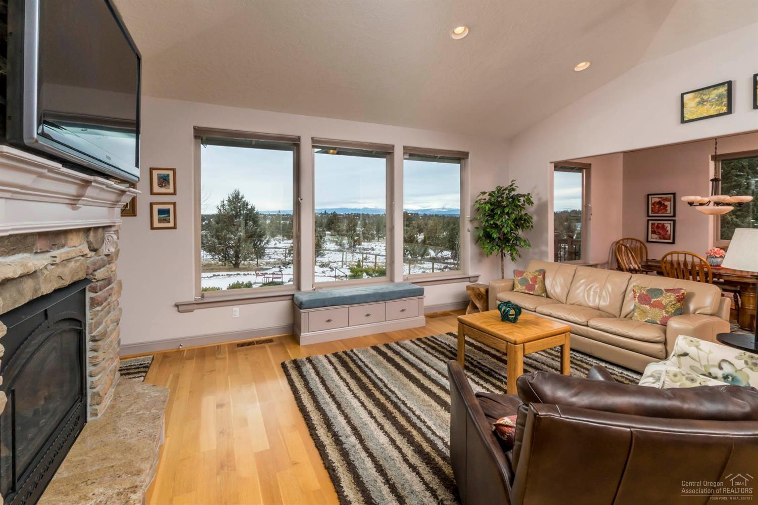 13324 Southwest Golden Mantel Road Terrebonne, OR 97760 - Photo 12 of 25 Come on in and enjoy a spacious, warm an