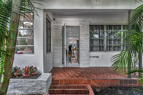 $4,500 | 1002 10th Street, Unit 1002, Miami Beach, FL 33139